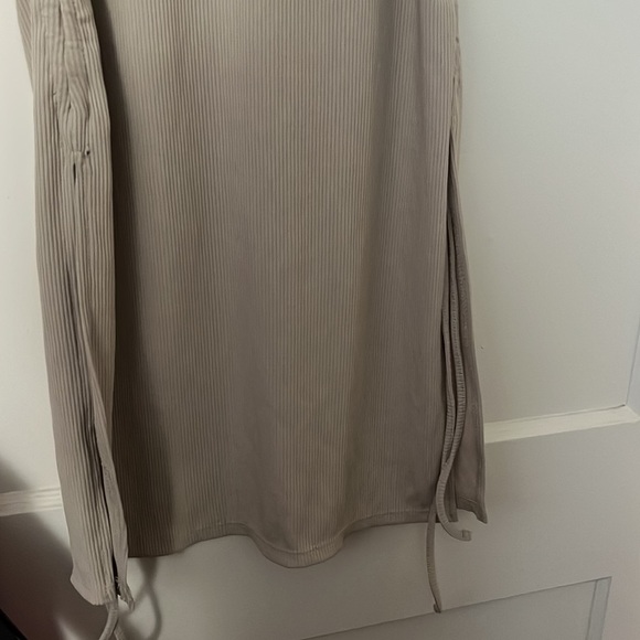 NWOT Zara cream/beige dress with slits on sides size: M - Picture 3 of 10